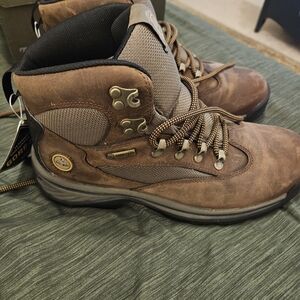 NIB Timberland Chocorua Goretex hiking Womens boots